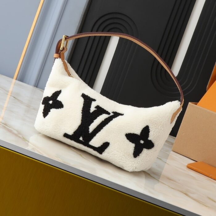Louis Vuitton Hills Pochette Shearling White 18cm - Image 8
