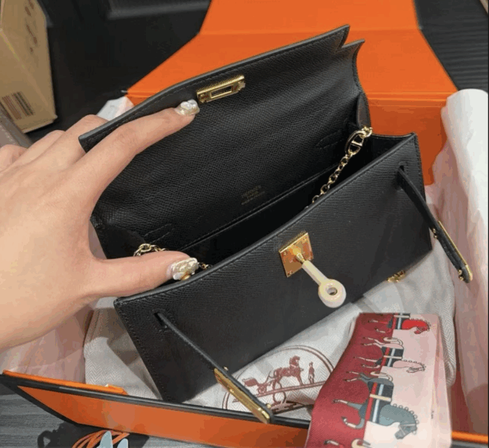 Hermes Kelly Mini Epsom Handbag Black And Gold 20cm - Image 4