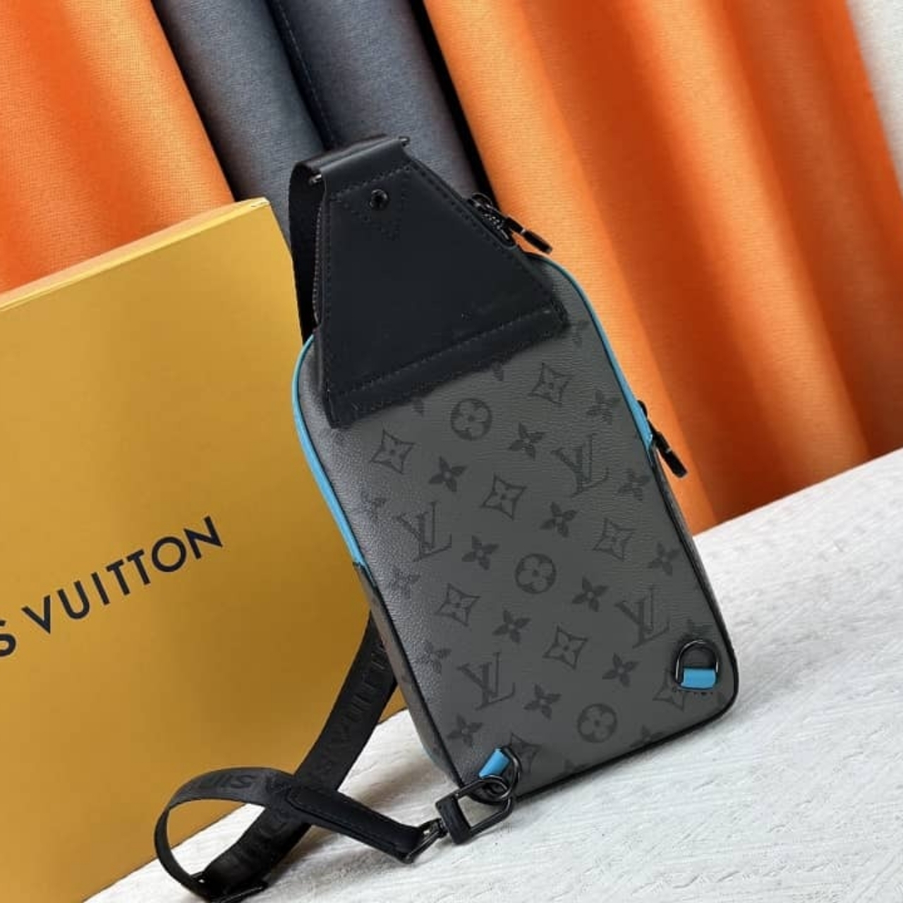 Louis Vuitton Avenue Slingbag PM Turquoise 31Cm - Image 5