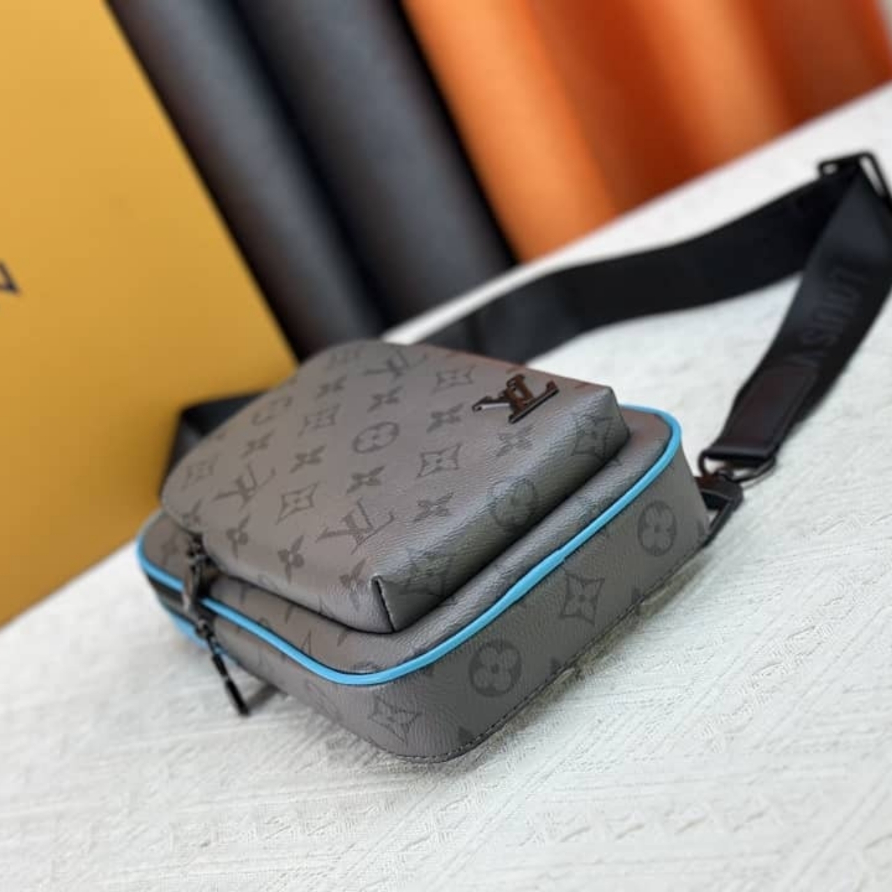 Louis Vuitton Avenue Slingbag PM Turquoise 31Cm - Image 6