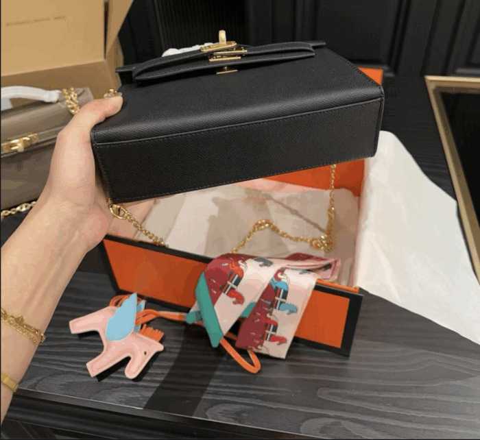 Hermes Kelly Mini Epsom Handbag Black And Gold 20cm - Image 3