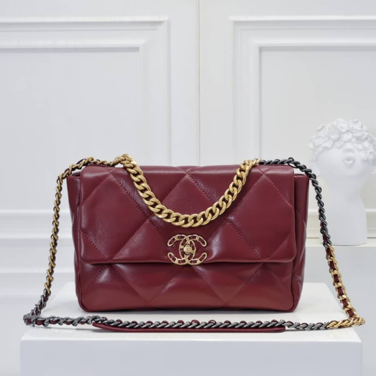 Chanel 19 Shiny Crumpled Burgundy 25cm - Image 2
