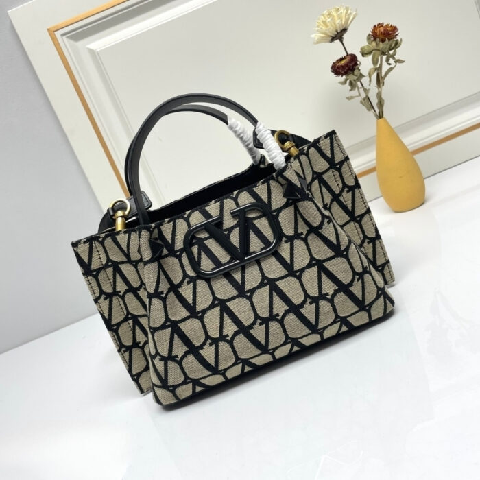 Valentino Garavani Medium Toile Iconographe Handbag Black 25Cm - Image 2