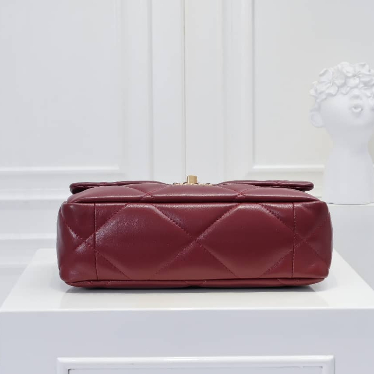 Chanel 19 Shiny Crumpled Burgundy 25cm - Image 5