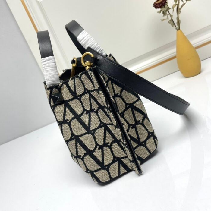 Valentino Garavani Medium Toile Iconographe Handbag Black 25Cm - Image 4