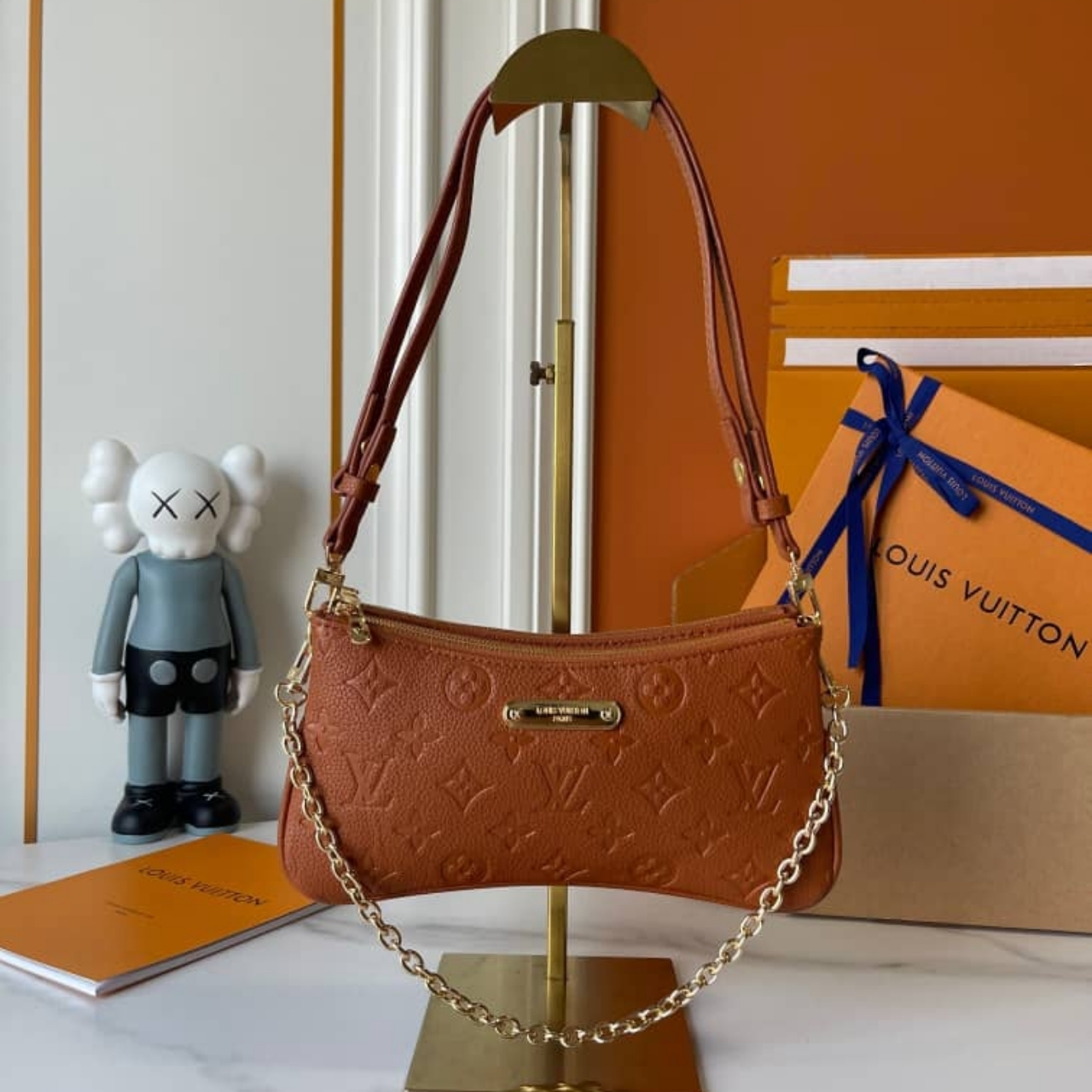 Louis Vuitton Liv Pochette Cognac Brown 26cm M11916 - Image 2