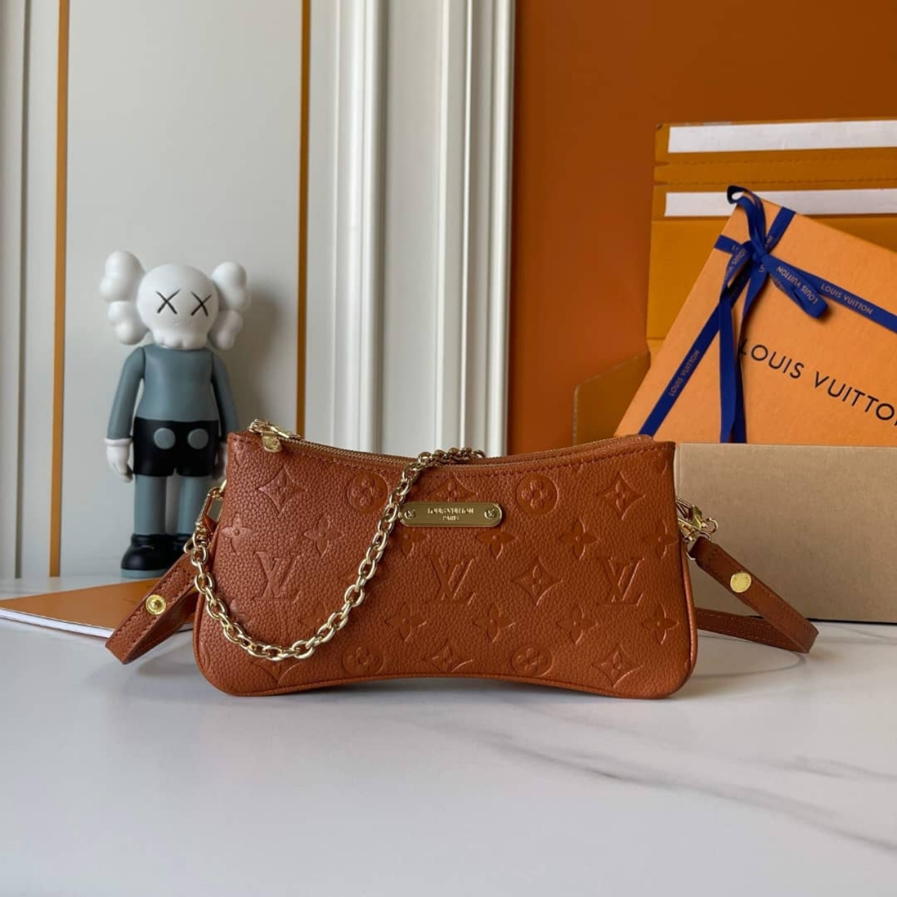 Louis Vuitton Liv Pochette Cognac Brown 26cm M11916 - Image 3