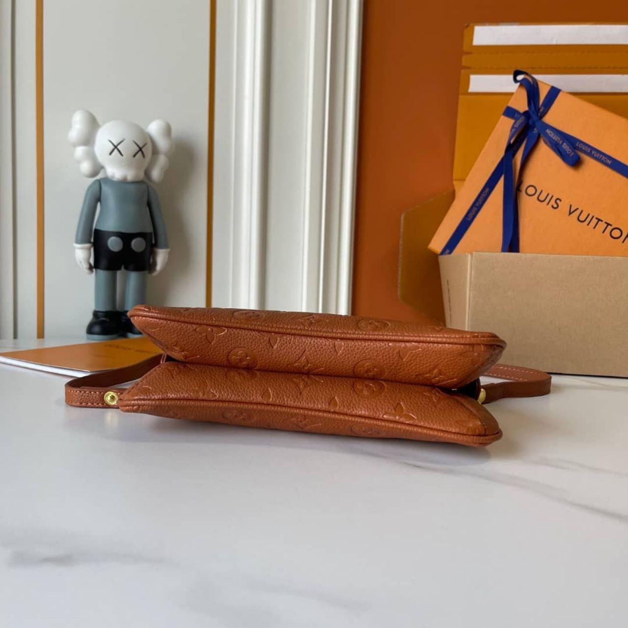 Louis Vuitton Liv Pochette Cognac Brown 26cm M11916 - Image 7