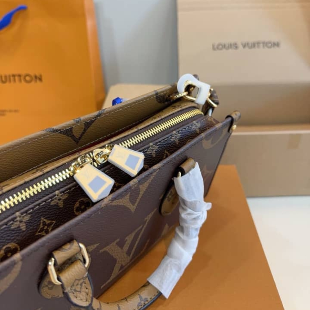 Louis Vuitton OnTheGo East West 25cm M46653 - Image 4