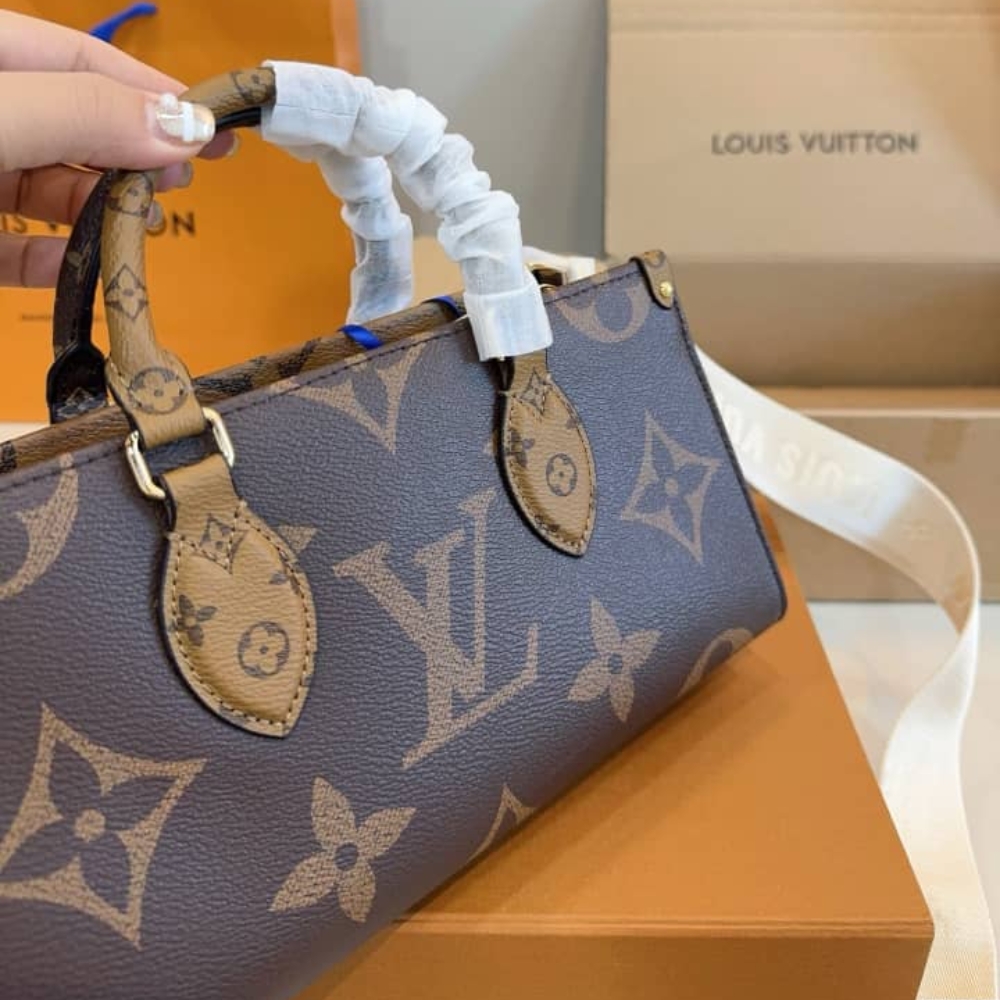 Louis Vuitton OnTheGo East West 25cm M46653 - Image 7