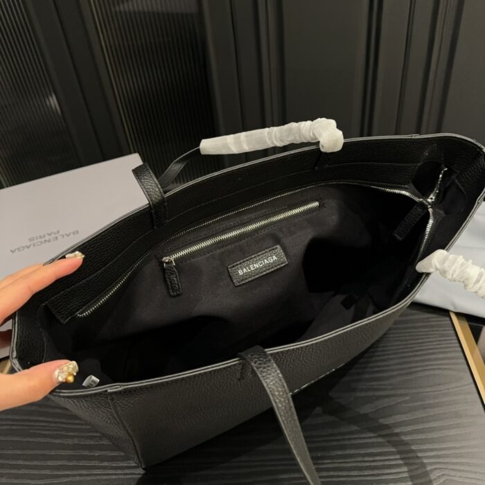 Balenciaga Black Everyday East West Tote 36cm - Image 5