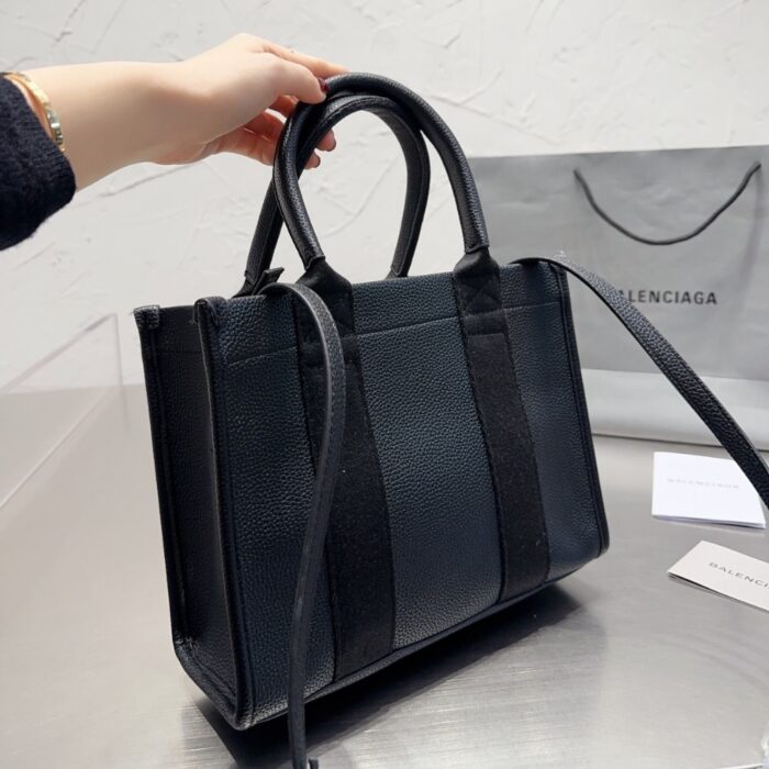 Balenciaga Everyday Tote Black 27cm - Image 3