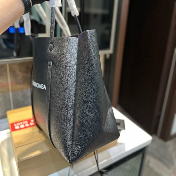 Balenciaga Small Everyday Tote Bag Black 31cm - Image 7