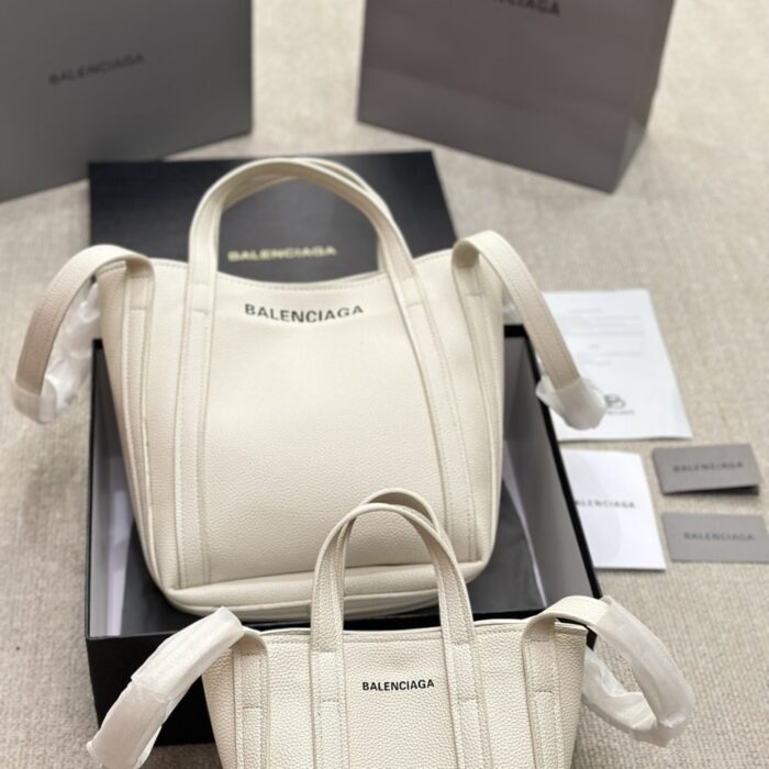 Balenciaga Everyday North South Small Tote Light Beige 27cm - Image 2
