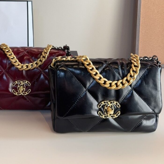 Chanel 19 Shiny Crumpled Burgundy 25cm - Image 3