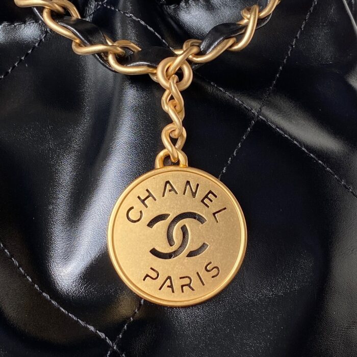 Chanel 22 Shiny Leather Flat Bag Black 45cm - Image 3