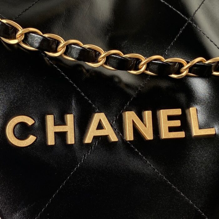 Chanel 22 Shiny Leather Flat Bag Black 45cm - Image 2