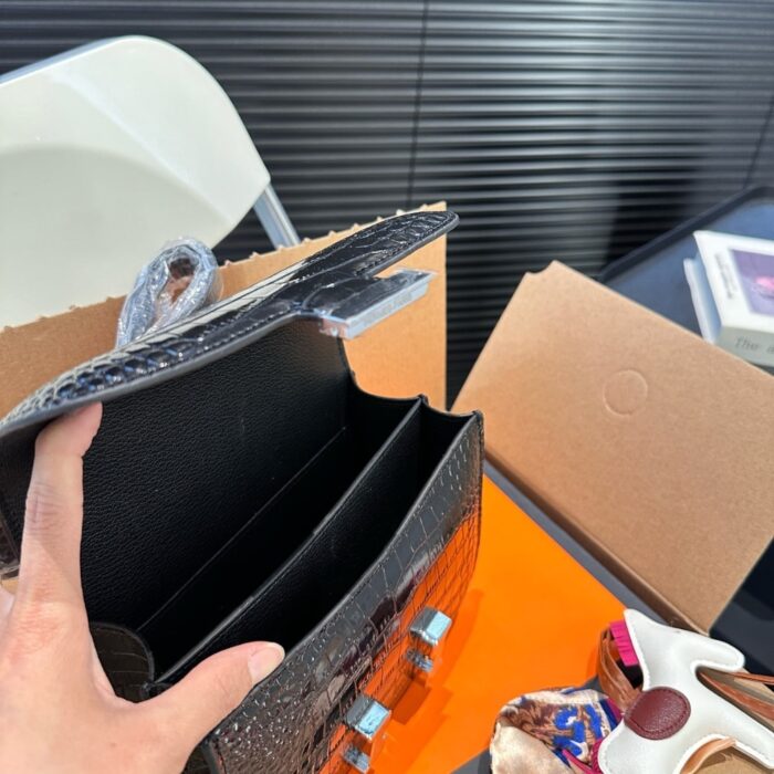 Hermes Constance Shiny Alligator Black 19cm - Image 6
