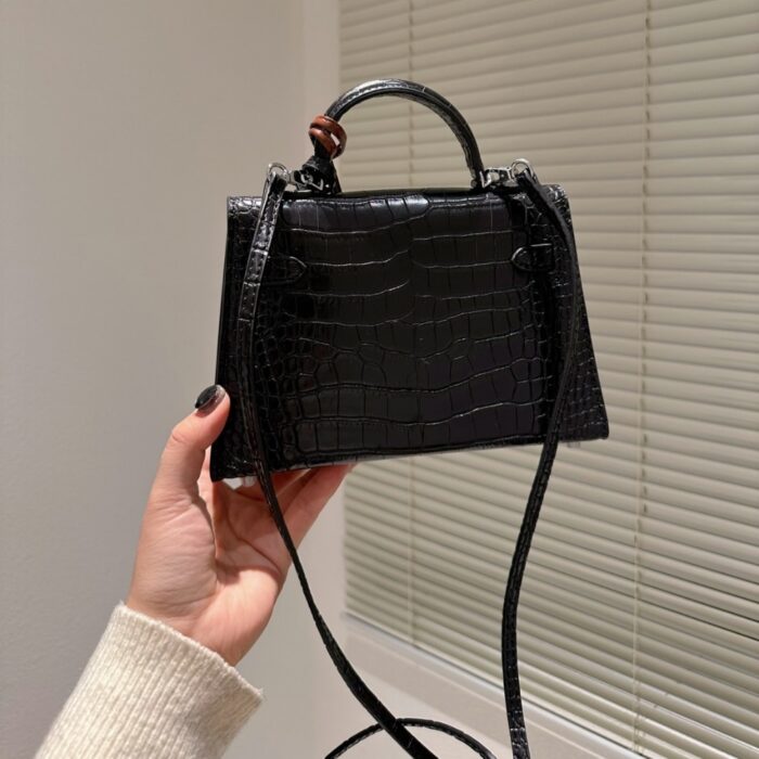 Hermes Kelly Mini Handbag Matte Alligator Black 20cm - Image 4