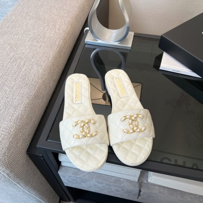 Chanel 23P Quilted CC Chain Sandal White - Image 3