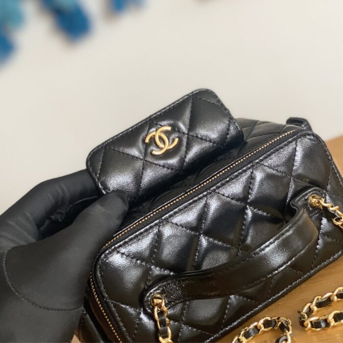 Chanel 22K Small Vanity Case With Pockets In Black 17cm - Image 3