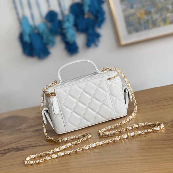 Chanel 22K Small Vanity Case With Pockets In White 17cm - Image 3
