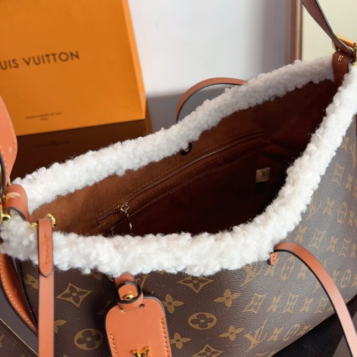Louis Vuitton Carryall PM Bag With Fur Monogram 29cm - Image 2