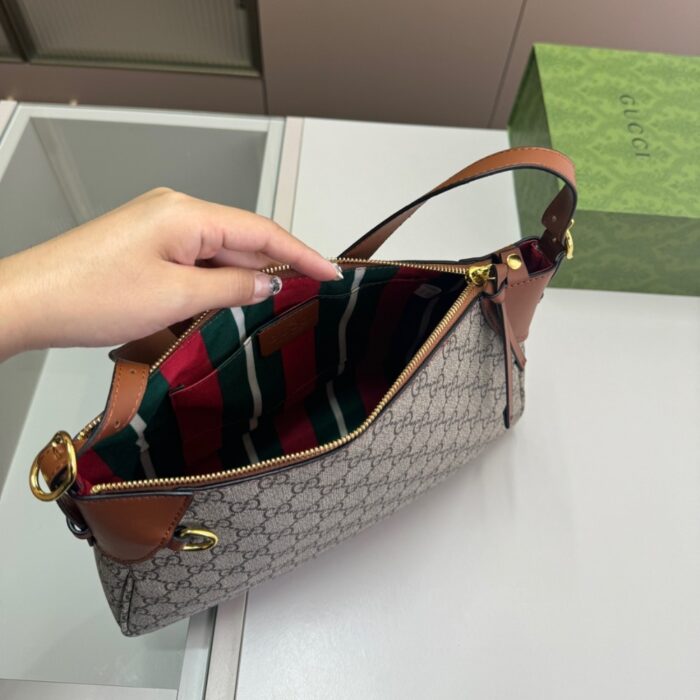 Gucci GG Emblem Small Shoulder Bag Brown 30cm 815218 FAEAA 9762 - Image 3