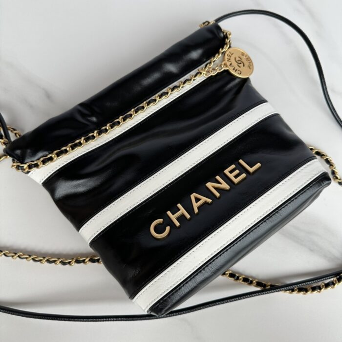 Chanel 22 Mini Hand Bag Black And White 20cm - Image 4