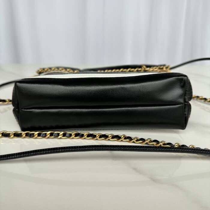 Chanel 22 Mini Hand Bag Black And White 20cm - Image 5