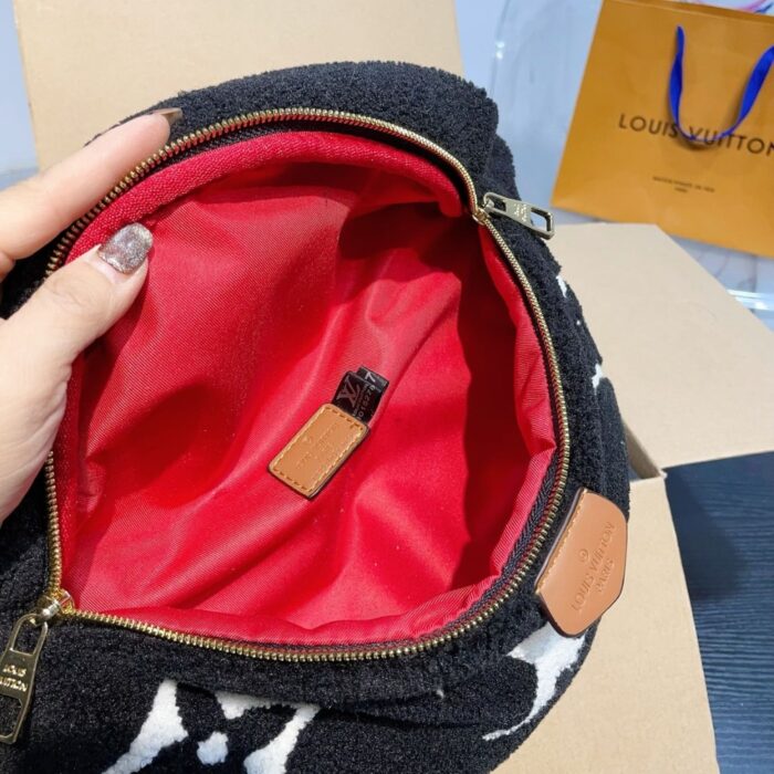 Louis Vuitton LV Ski Bumbag Shearling Bicolor Chocolate And Cream 31cm M11799 - Image 3