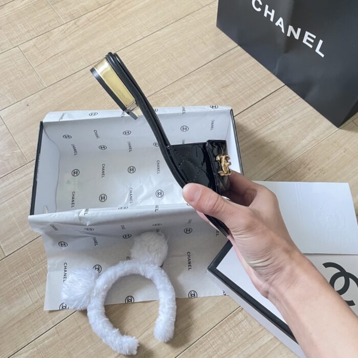 Chanel Patent Quilted CC Slides Black - Image 5