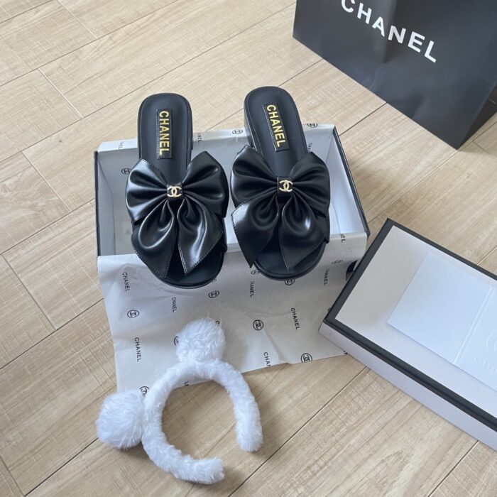 Chanel Bow Embellished Slides In Black - Image 7