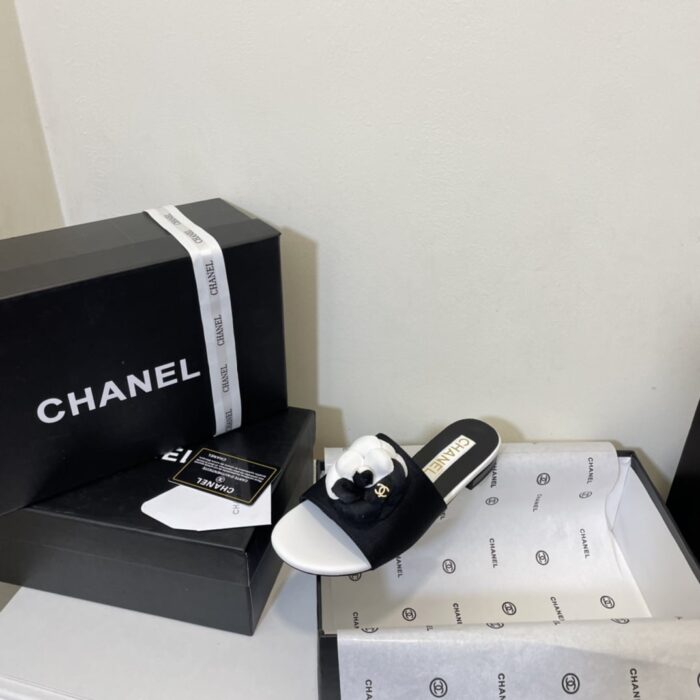 Chanel Camellia Two Tone Slides White And Black - Image 3