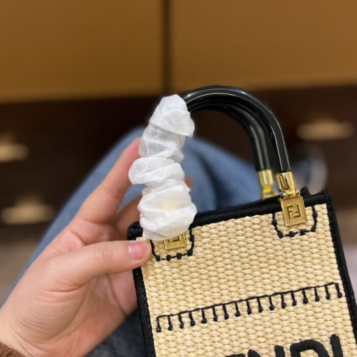 Fendi Sunshine Mini Straw Tote 19cm - Image 5