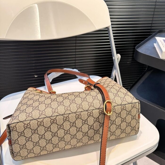 Gucci Emblem Small Tote Bag Beige And Dark Brown 31cm - Image 3