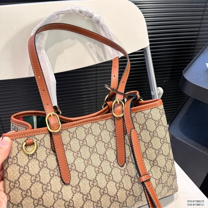 Gucci Emblem Small Tote Bag Beige And Dark Brown 31cm - Image 4