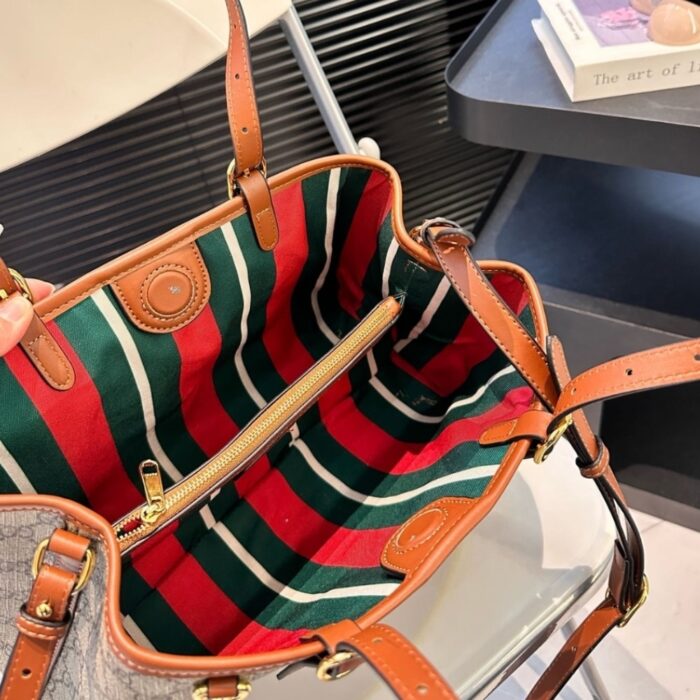 Gucci Emblem Small Tote Bag Beige And Dark Brown 31cm - Image 5