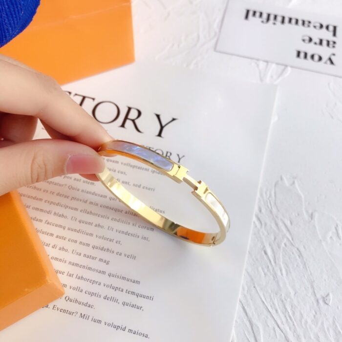 Hermès Clic H Bracelet Gold - Image 2