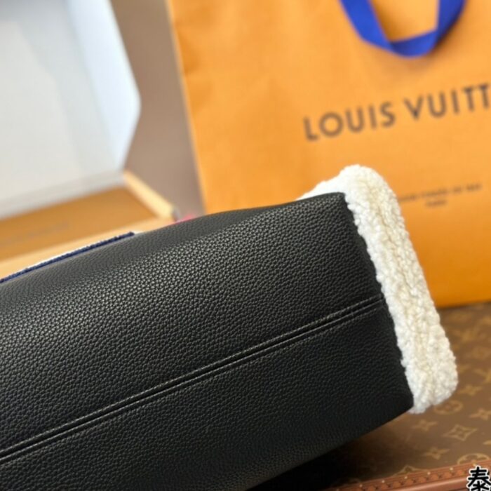 Louis Vuitton Black Shearling Monogram Onthego Gm Bag Black 35cm - Image 4