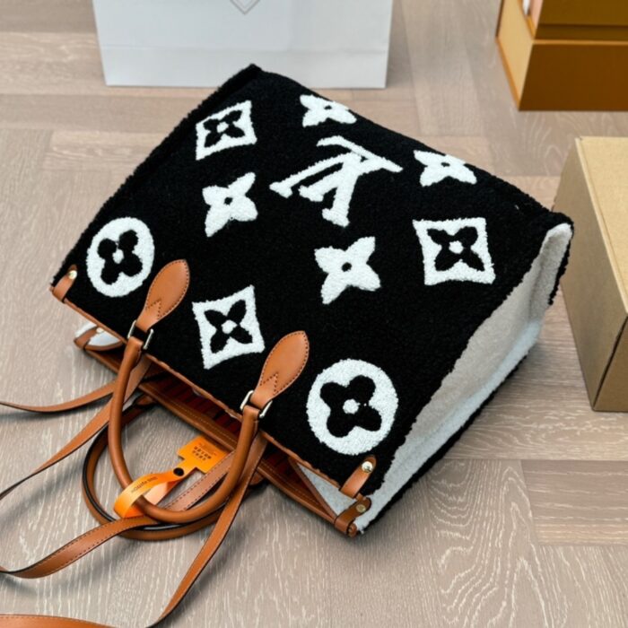 Louis Vuitton Monogram Giant Teddy Onthego Black 38cm - Image 5