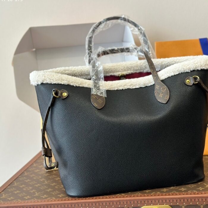 Louis Vuitton Teddy Monogram Shearling Neverfull Mm Black 33cm - Image 5