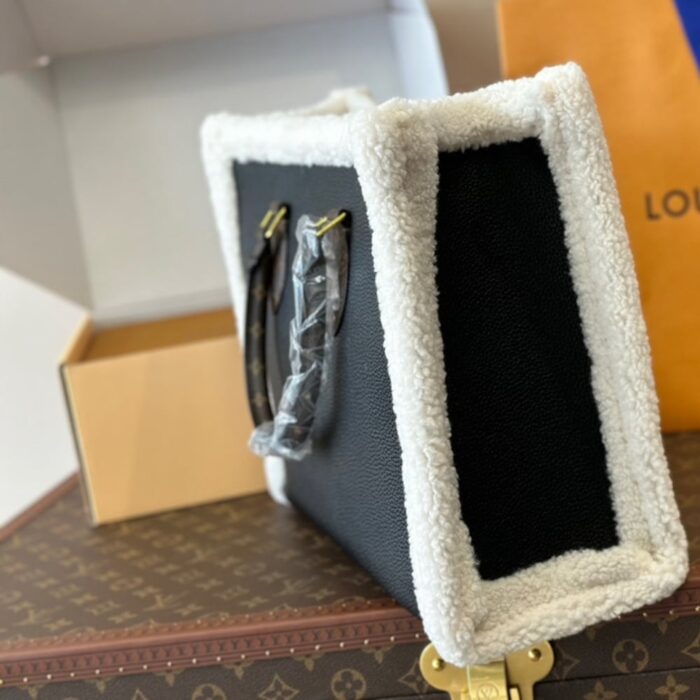 Louis Vuitton Black Shearling Monogram Onthego Gm Bag Black 35cm - Image 5