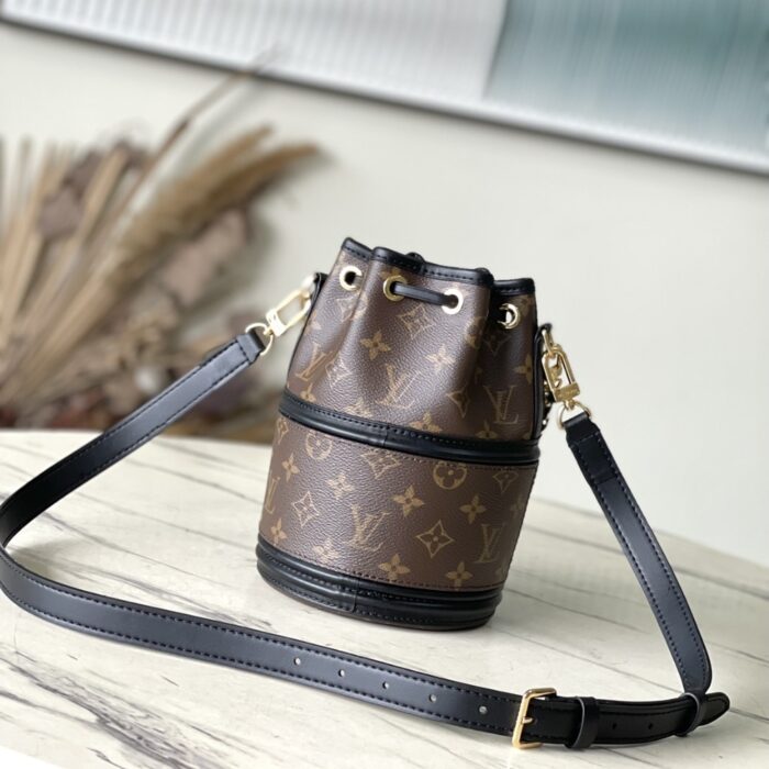 Louis Vuitton Canoé 20.5cm M83480 - Image 7