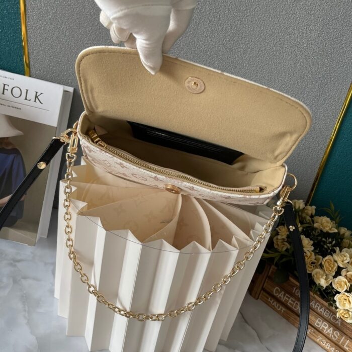 Louis Vuitton Wallet on Chain Ivy Cream 23cm M83091 - Image 3