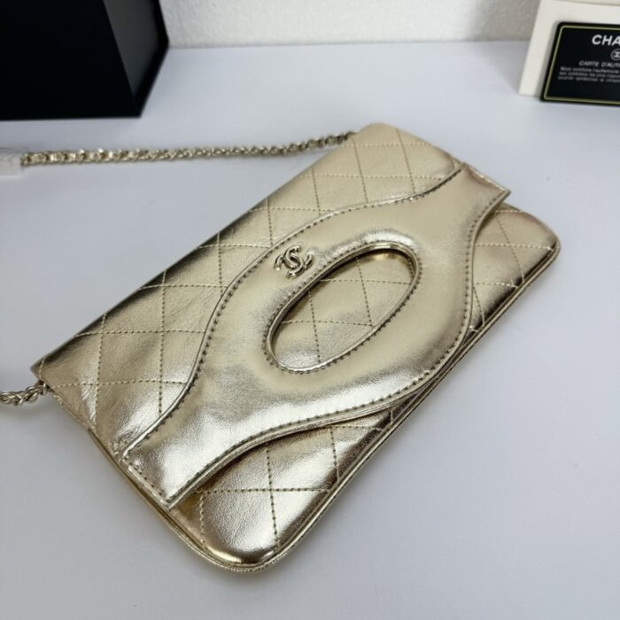 Chanel Small 31 Metallic Crumpled Pouch Bag Gold 24cm - Image 2