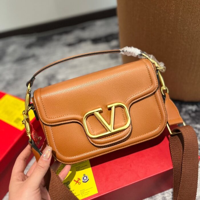 Valentino Garavani Alltime Grainy Leather Brown 23cm - Image 3