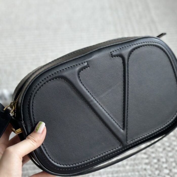 Valentino Vlogo Walk Leather Crossbody Bag Black 25cm - Image 4
