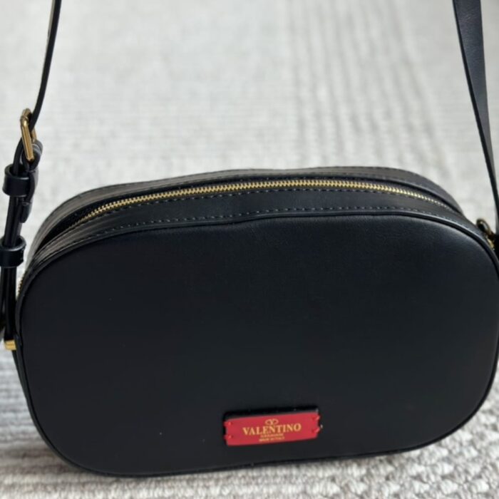 Valentino Vlogo Walk Leather Crossbody Bag Black 25cm - Image 3