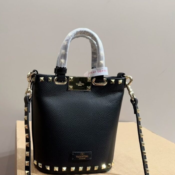 Valentino Rockstud Crossbody Pouch Black 19cm - Image 2